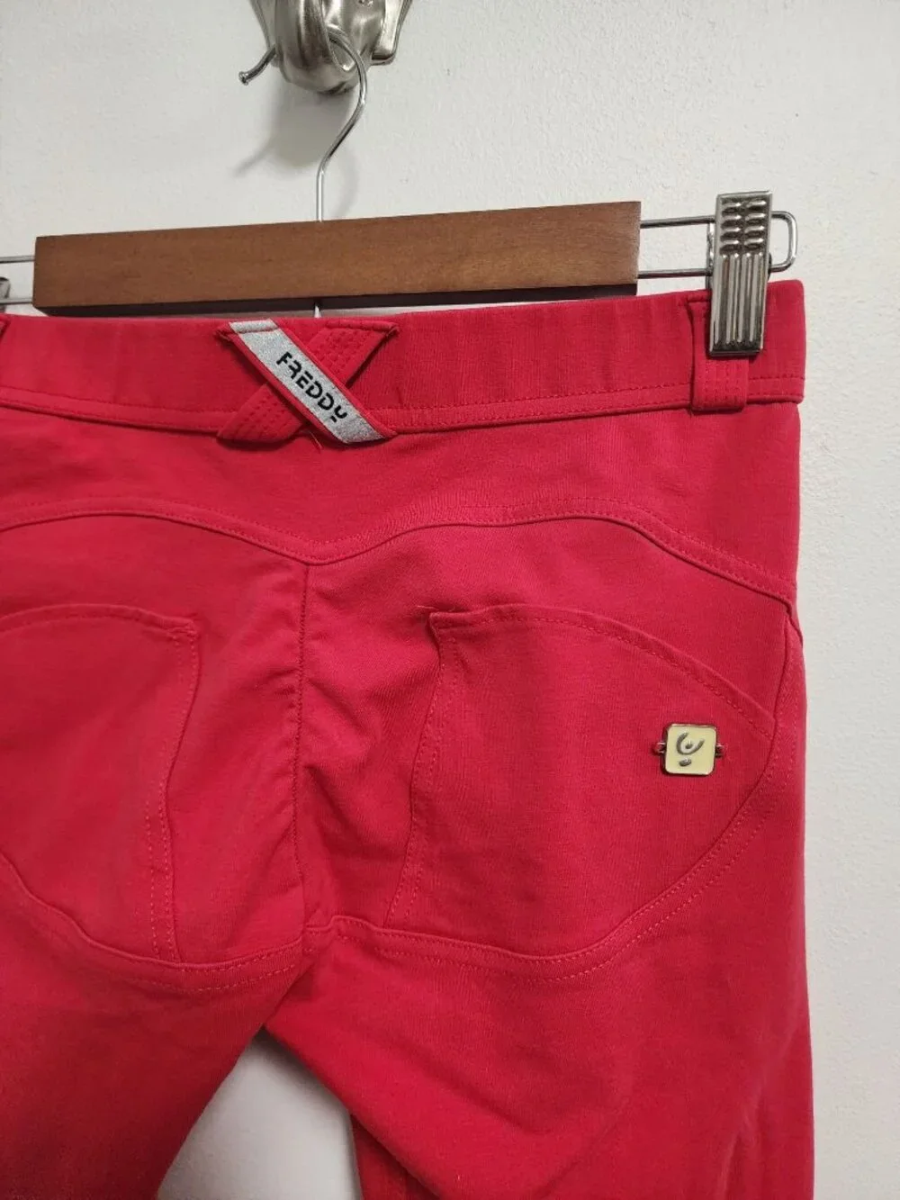 Freddy WRUP red core mid rise ankle pants S/4 - Picture 2 of 6